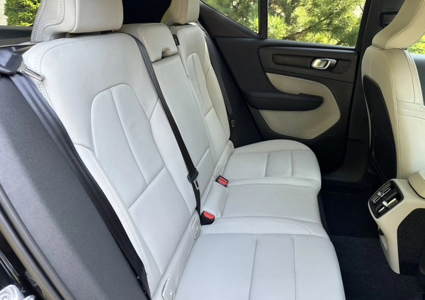 Volvo XC 40 cena 129899 przebieg: 87000, rok produkcji 2018 z Poznań małe 92